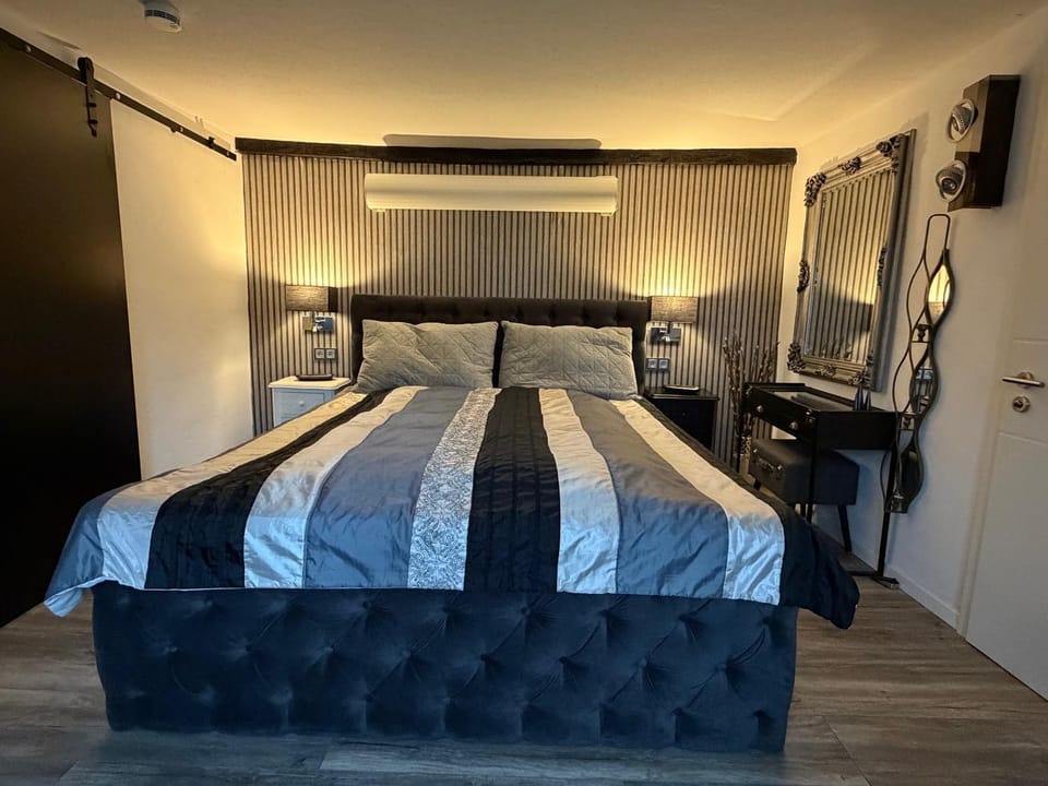 Living room, Bedroom