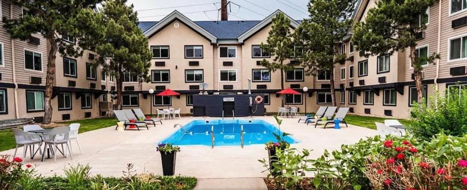 Swimming pool, Swimming pool