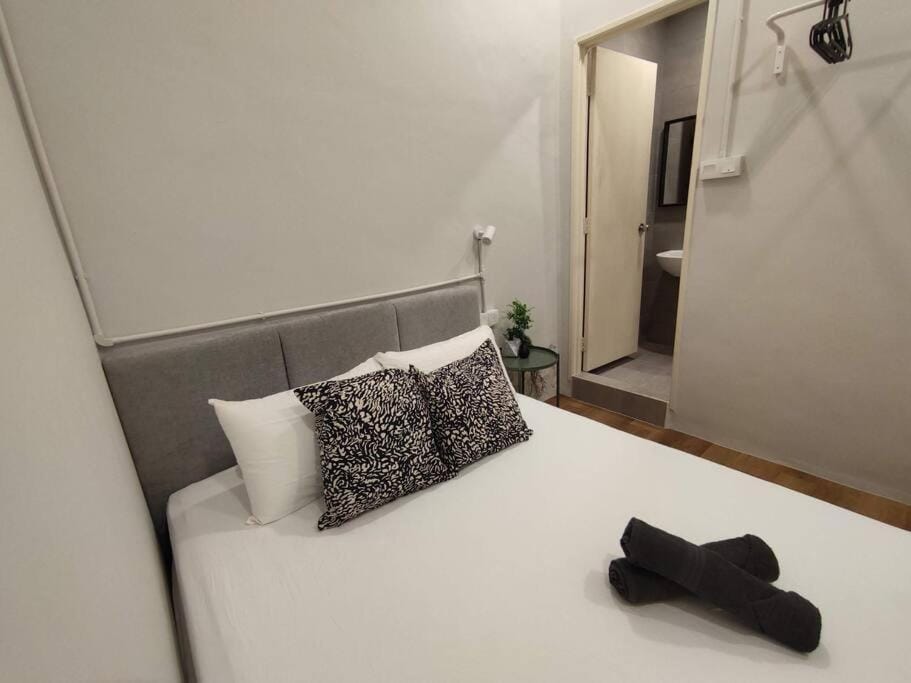 Heritage House 5BR with Dipping Pool, Central Location Near Street Art 47 House in George Town