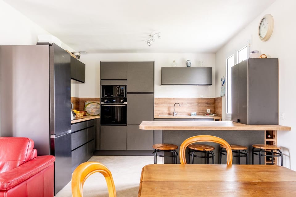 Property building, Kitchen or kitchenette, Living room
