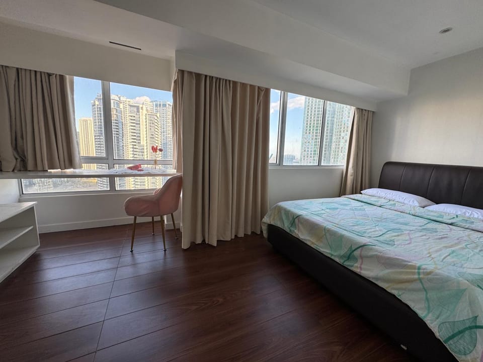 Cozi Modern Loft Suite near high street BGC wifi pool Apartment hotel in Makati