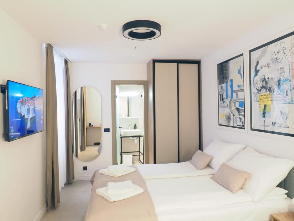 Bed, Bathroom, TV and multimedia, Photo of the whole room, Bedroom, Breakfast, safe, towels, air conditioner