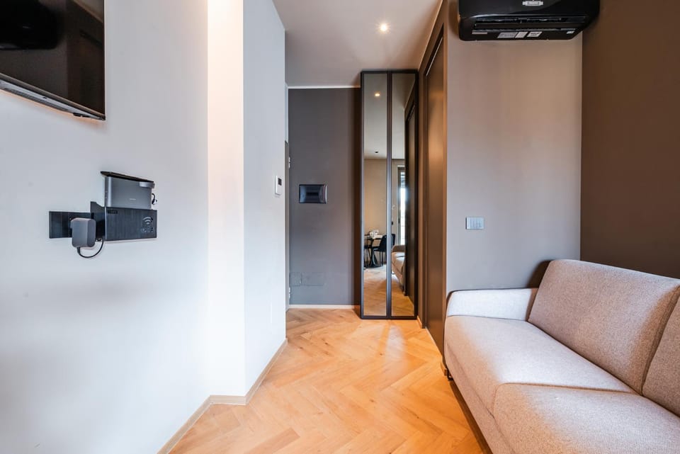 TV and multimedia, Living room, Seating area, Evening entertainment, air conditioner
