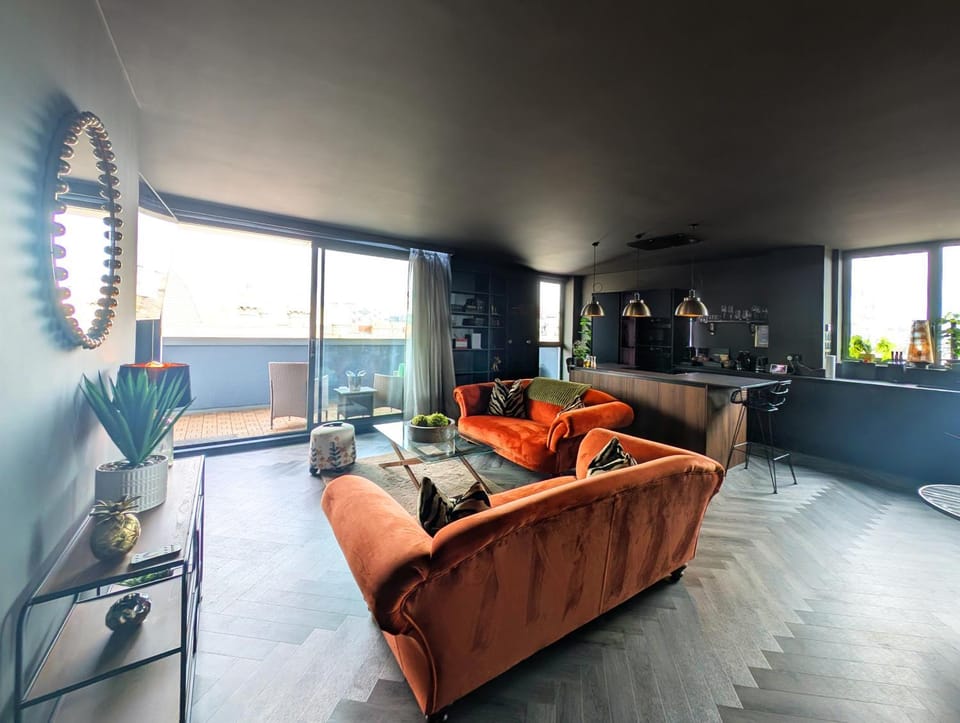 Kitchen or kitchenette, Living room, Seating area