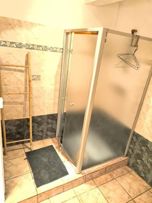Maison curieuse - hammam et spa House in Île-de-France