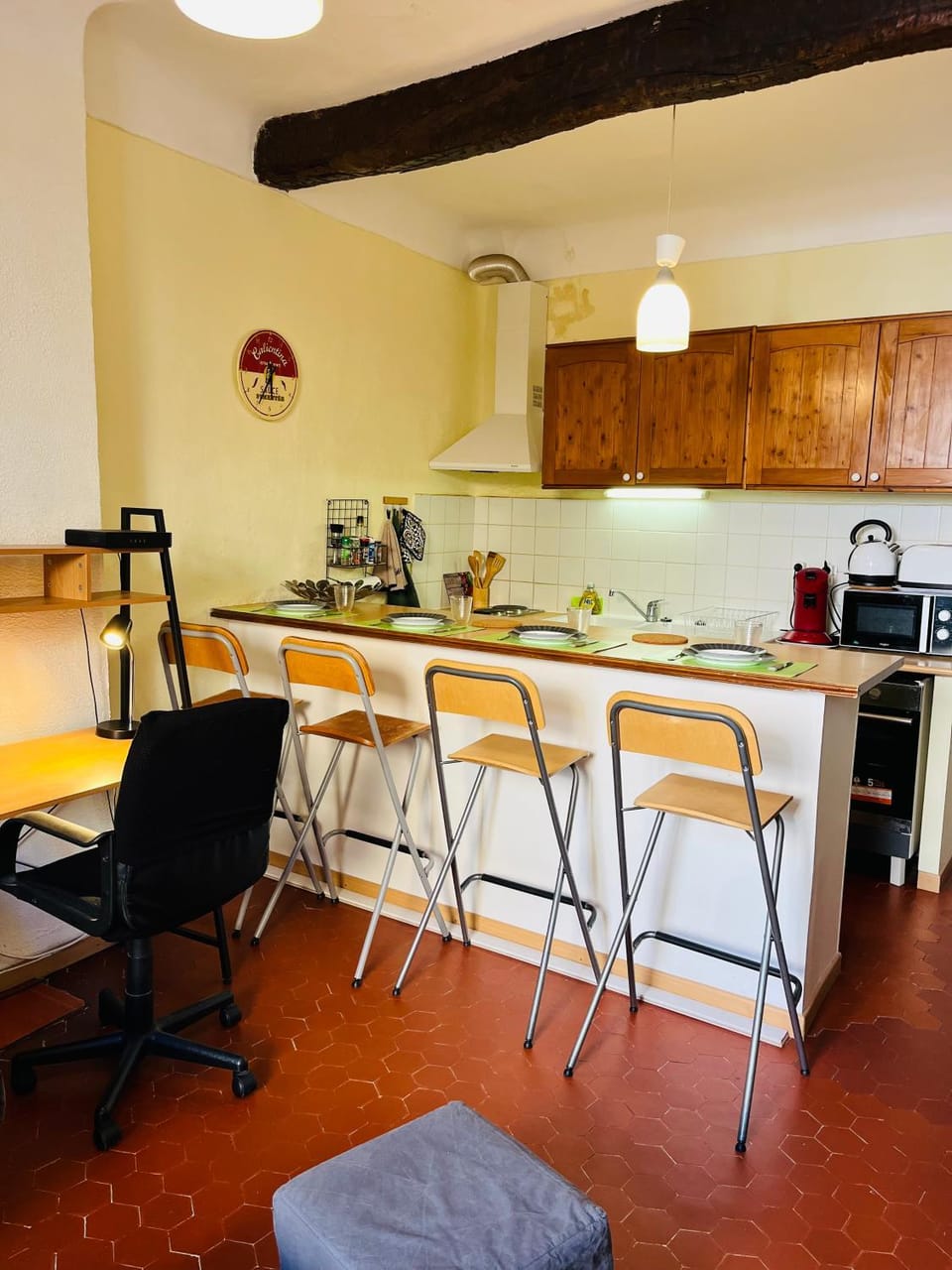 Kitchen or kitchenette, Dining area, toaster