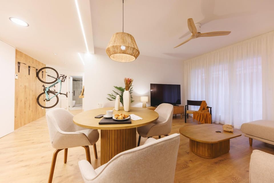 Living room, Dining area