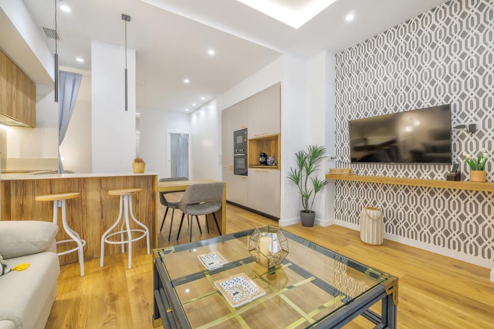 TV and multimedia, Coffee/tea facilities, Kitchen or kitchenette, Photo of the whole room, Seating area, heating, microwave, oven, toaster, wardrobe, washing machine, air conditioner