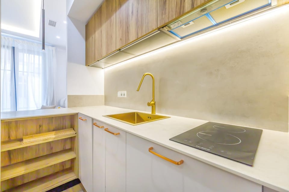 Kitchen or kitchenette, dishwasher, stove