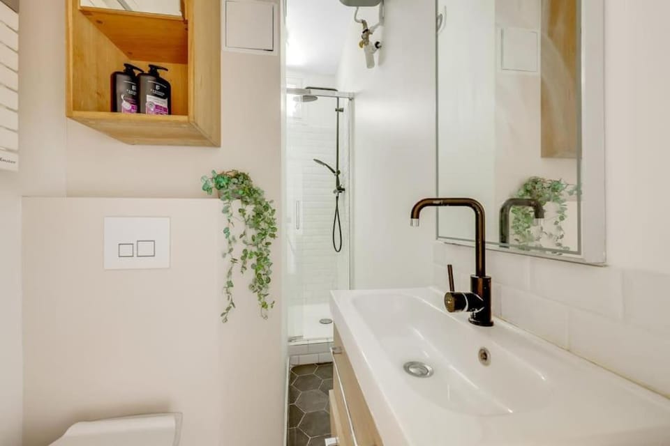 Parisian Vibe Near Stade de France, 20 min to Champs-Élysées Apartment in Saint-Denis, France