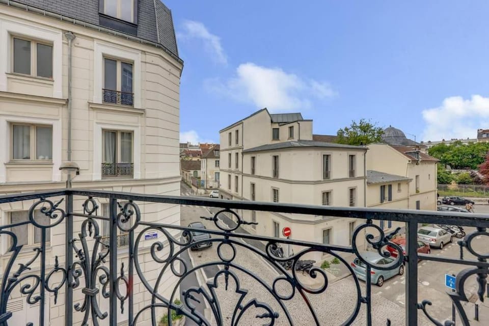 Parisian Vibe Near Stade de France, 20 min to Champs-Élysées Apartment in Saint-Denis, France