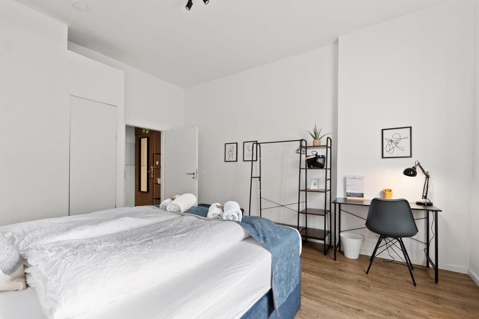 Bed, Photo of the whole room, Bedroom, towels, wardrobe