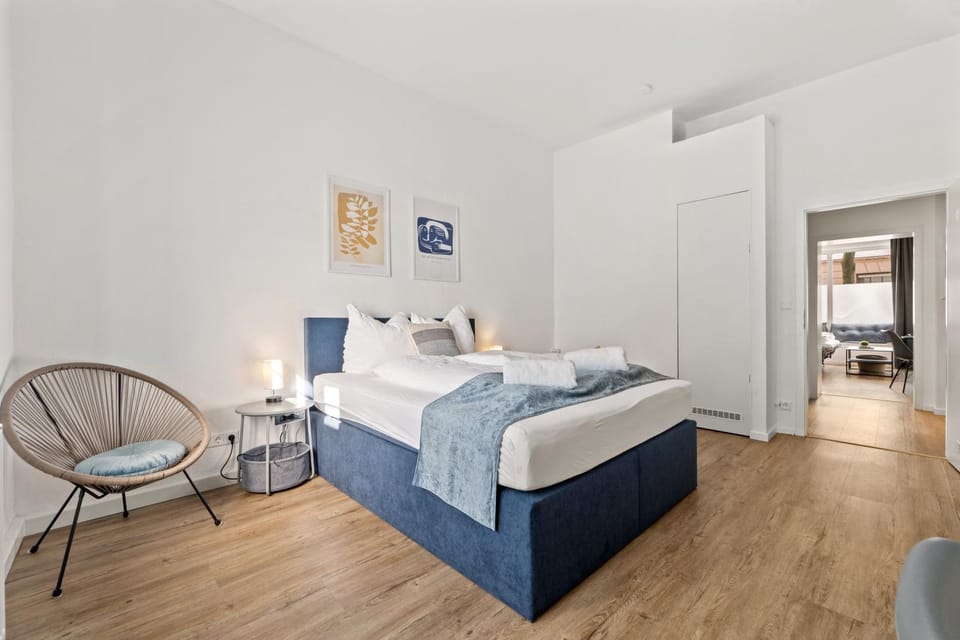 Bed, Seating area, Bedroom, towels