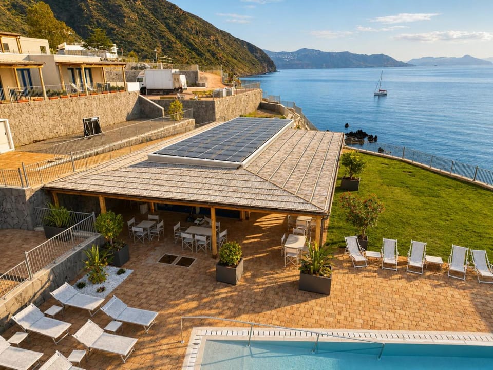 Patio, Nearby landmark, Natural landscape, Balcony/Terrace, Pool view, Swimming pool, sunbed