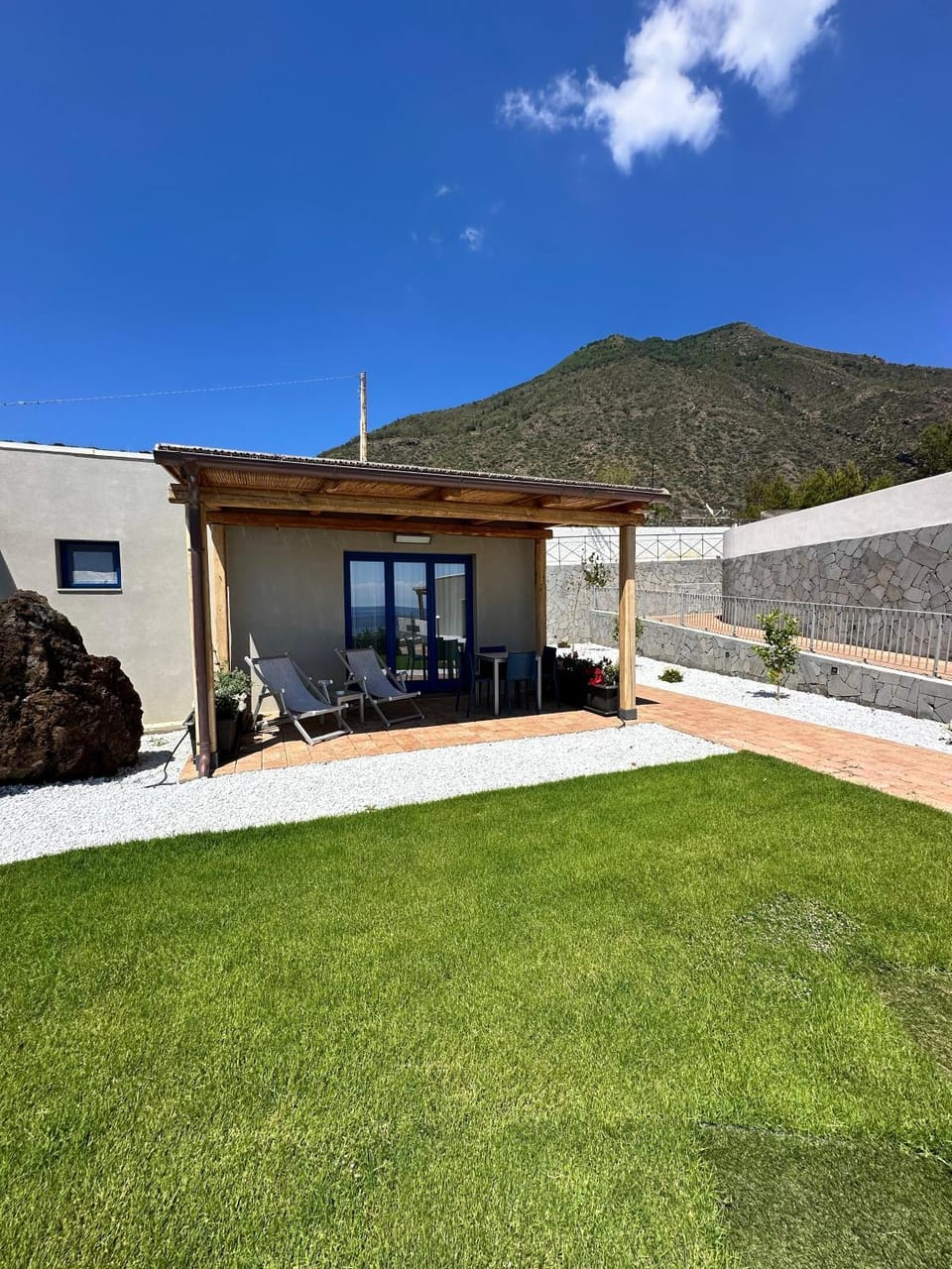 Property building, Natural landscape, Garden view