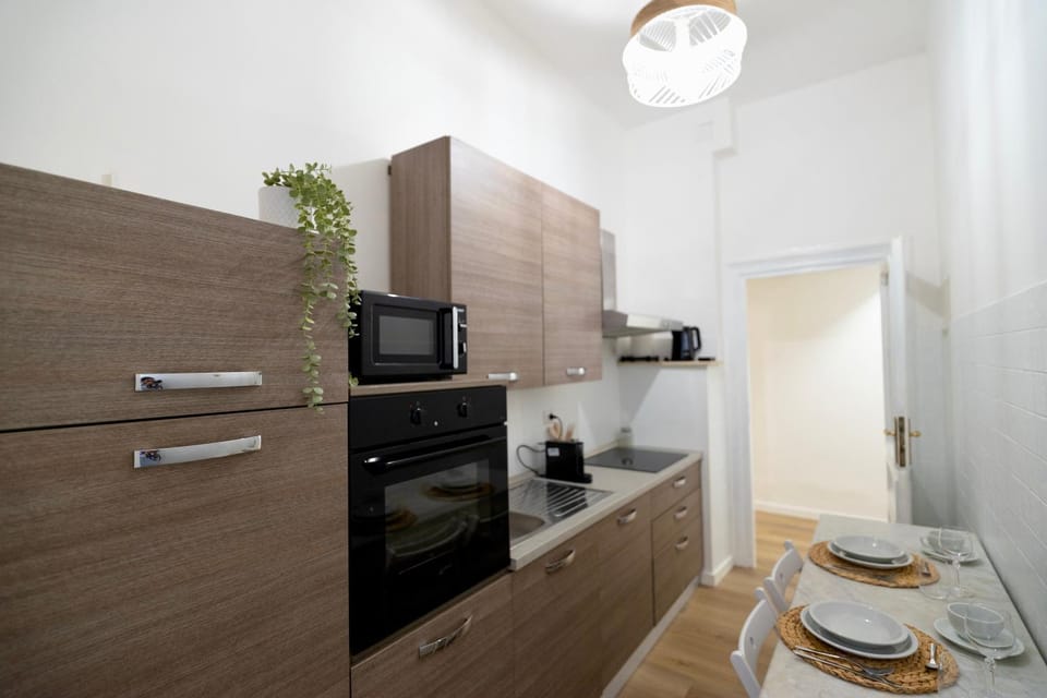 Kitchen or kitchenette, Dining area, Food, oven, stove