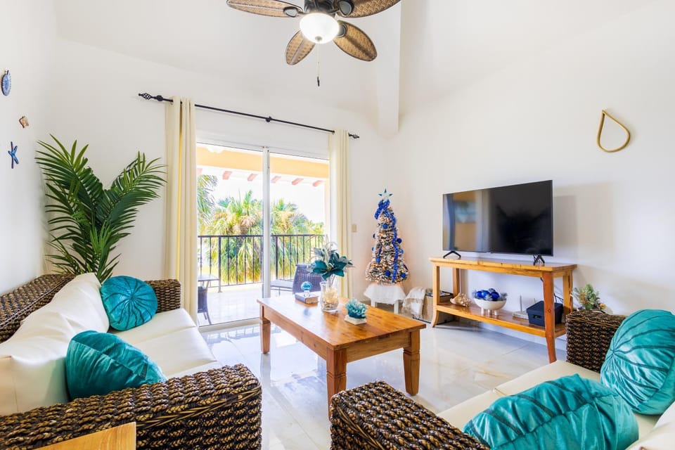 TV and multimedia, Living room, Seating area, Evening entertainment