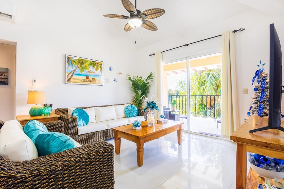 Balcony/Terrace, Living room, Seating area, Lake view