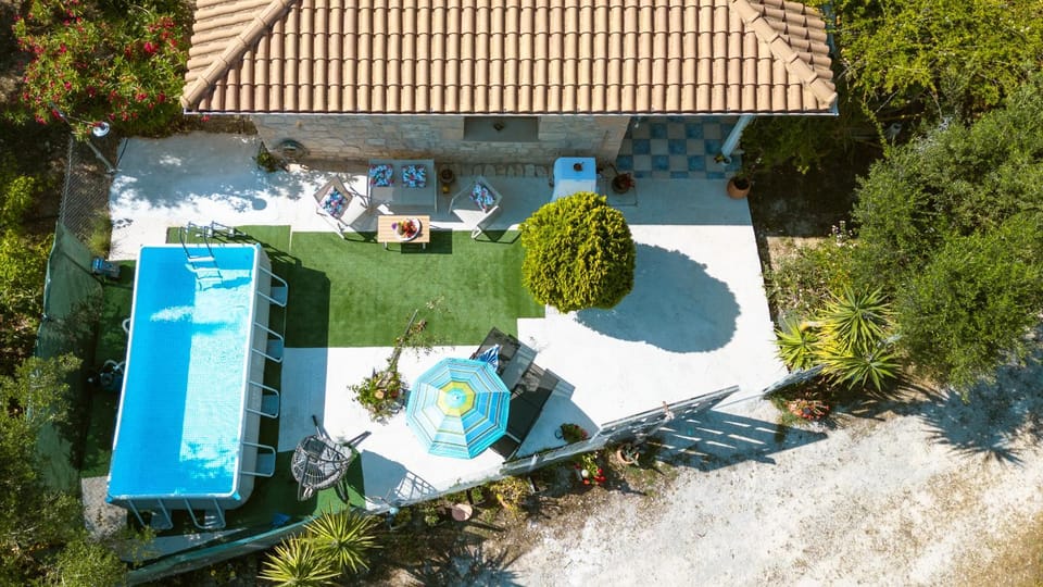 Property building, Garden, Garden view, Pool view, Swimming pool