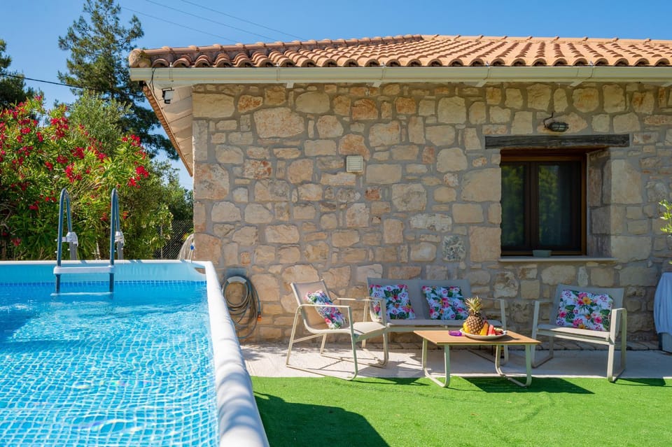 Day, Swimming pool, sunbed