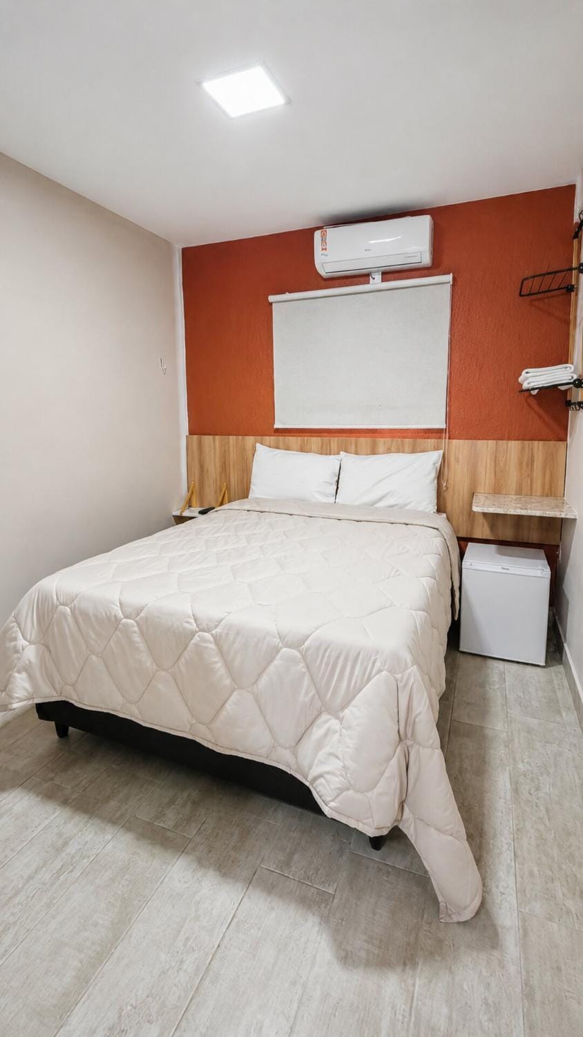 Bed, Photo of the whole room, towels, air conditioner
