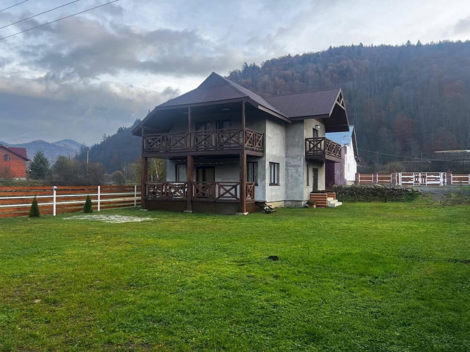 Property building, Natural landscape, Garden, Garden view, Mountain view