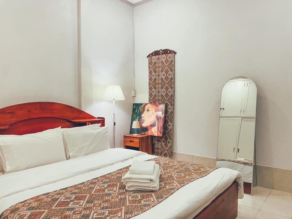 Sathiti Cafe & Bed, 100 mt from Sihom Night Market Apartment in Vientiane