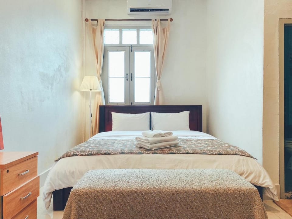 Sathiti Cafe & Bed, 100 mt from Sihom Night Market Apartment in Vientiane