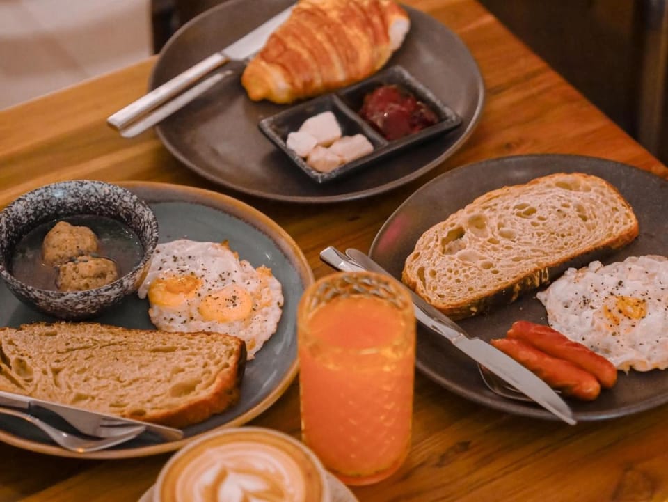 Sathiti Cafe & Bed, 100 mt from Sihom Night Market Apartment in Vientiane