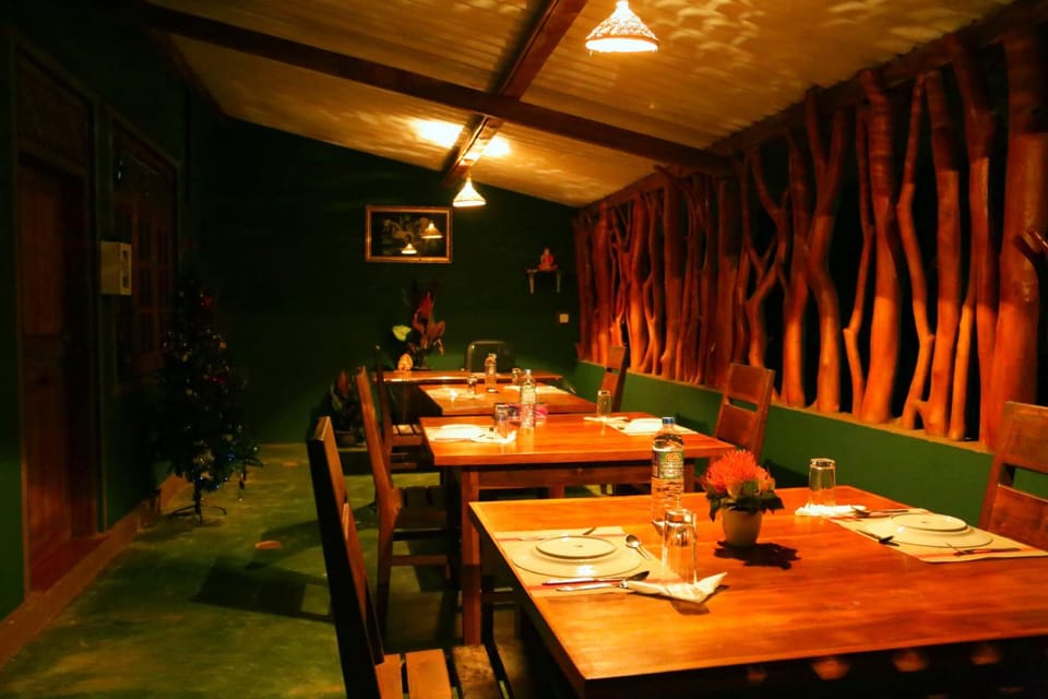 Restaurant/places to eat, Restaurant/places to eat, Bird's eye view