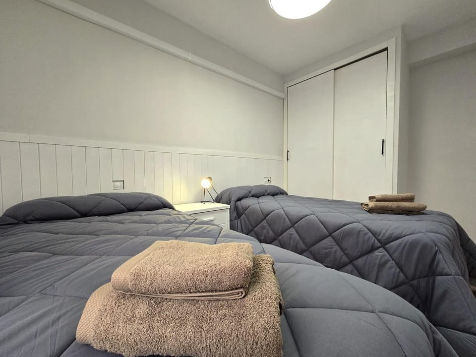 Decorative detail, Bedroom, towels, wardrobe