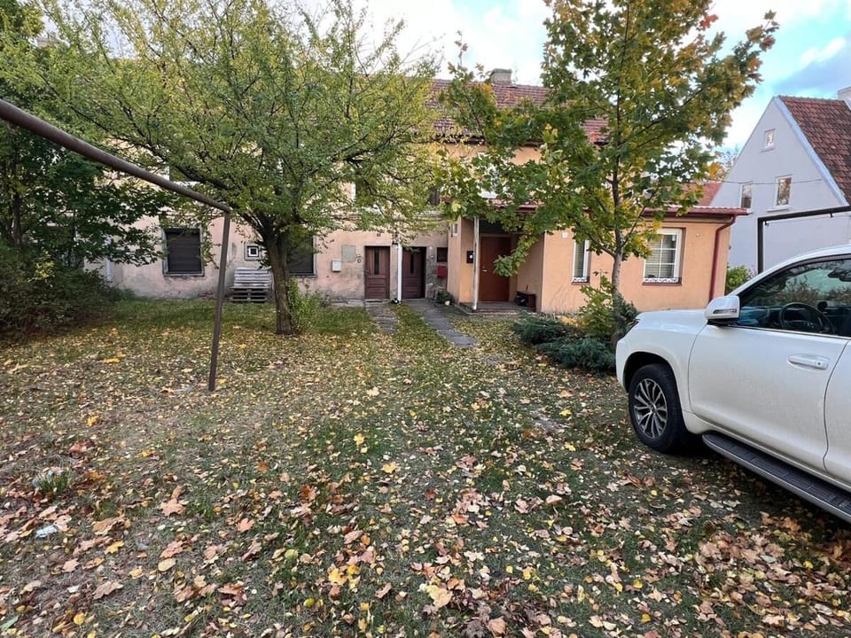 Property building, Neighbourhood, Garden view, Parking