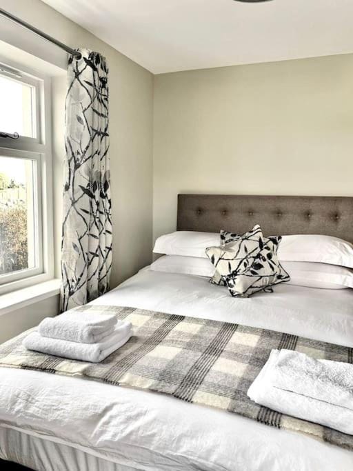 Bedroom, towels