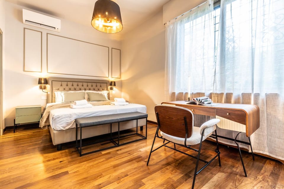 Photo of the whole room, Bedroom, air conditioner