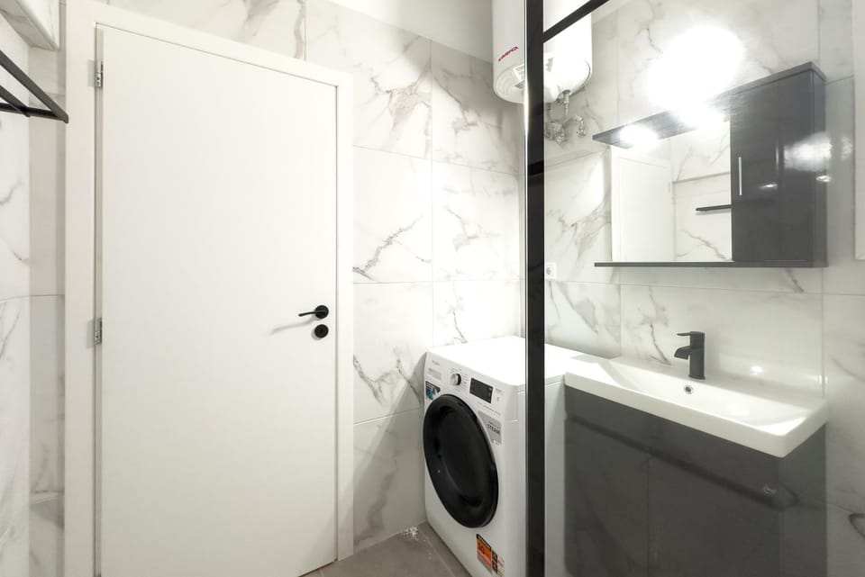 Shower, Toilet, Bathroom, washing machine, dryer