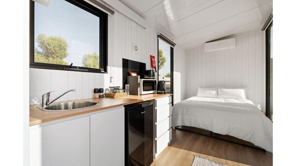 Bed, kitchen, air conditioner