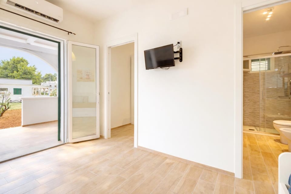 TV and multimedia, air conditioner