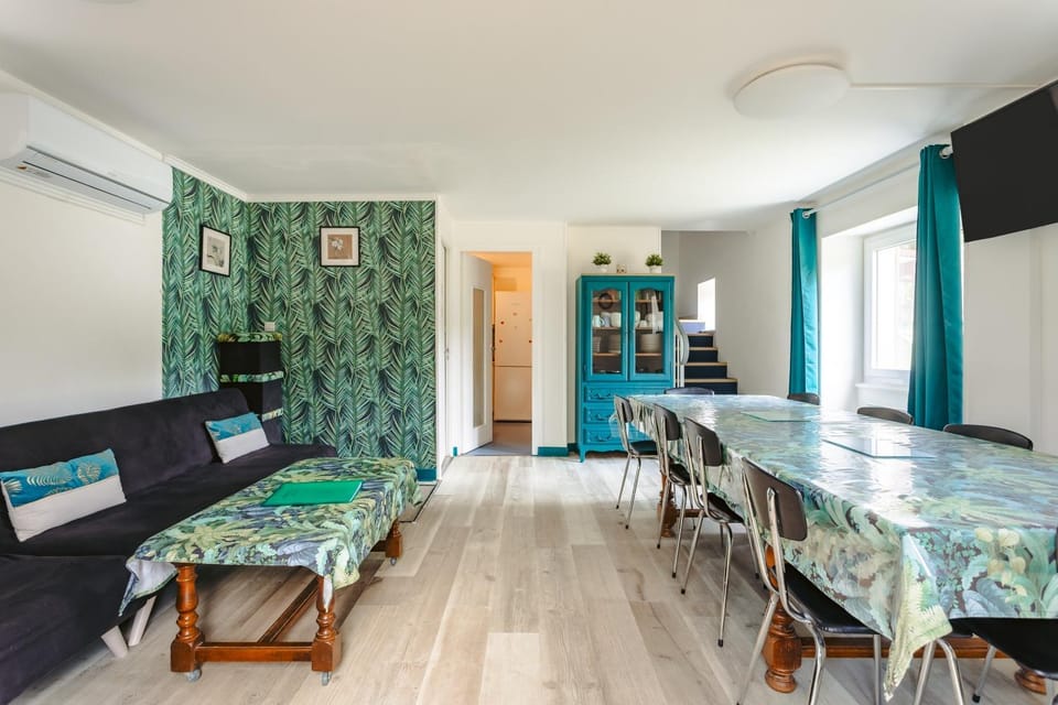 Property building, Living room