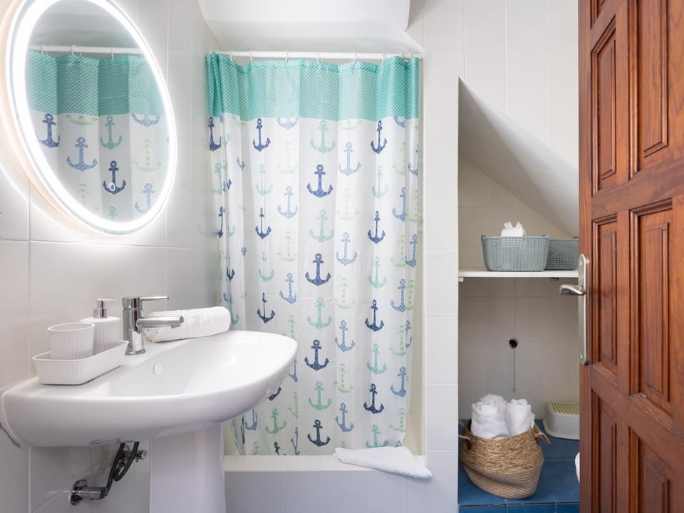 Shower, Bathroom, towels