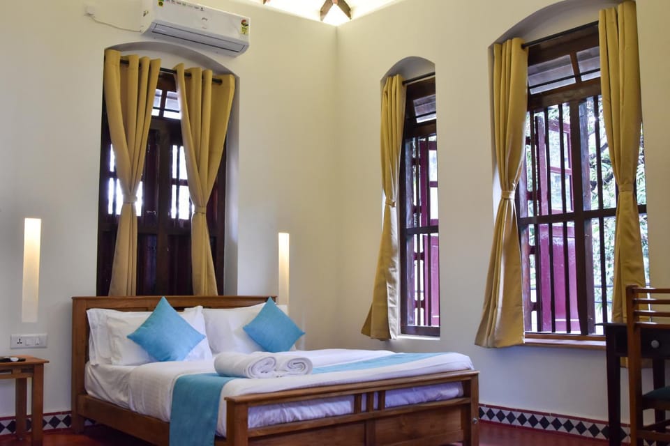 Bed, Photo of the whole room, Bedroom, air conditioner