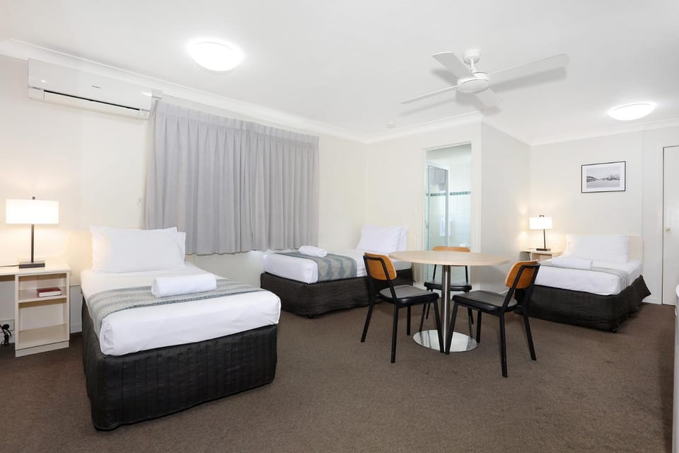 Living room, Dining area, air conditioner