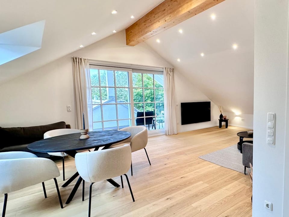 Living room, Dining area, Evening entertainment