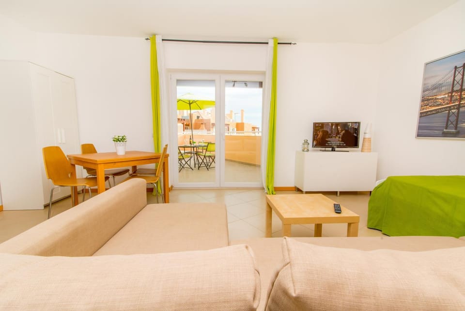 Bed, TV and multimedia, Living room, Dining area, Bedroom