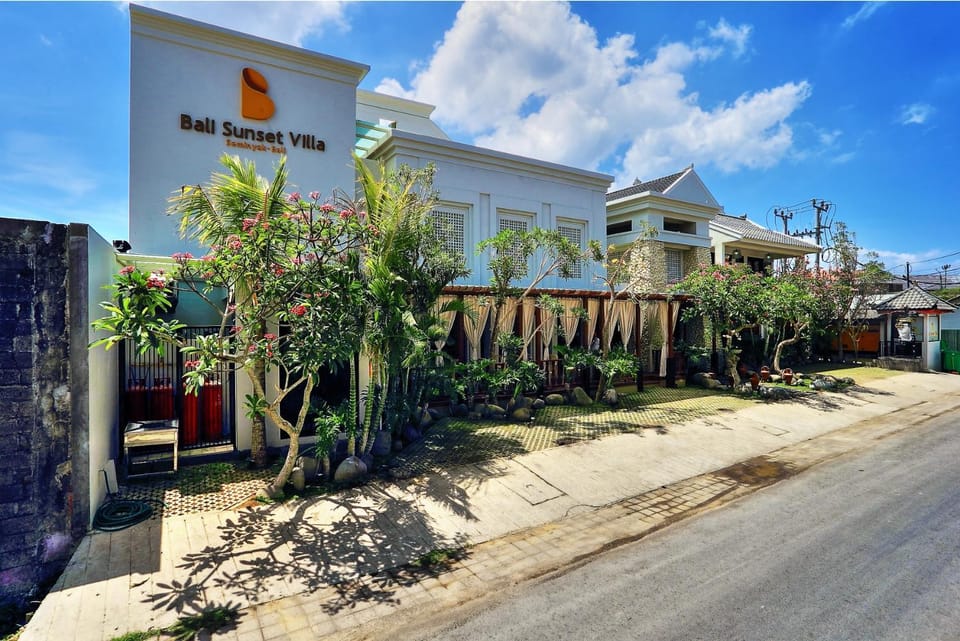 Property building, Garden view, Street view