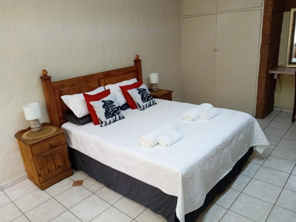 Shower, Bed, Garden, Decorative detail, Bedroom, Garden view, bunk bed, Parking, towels, wardrobe