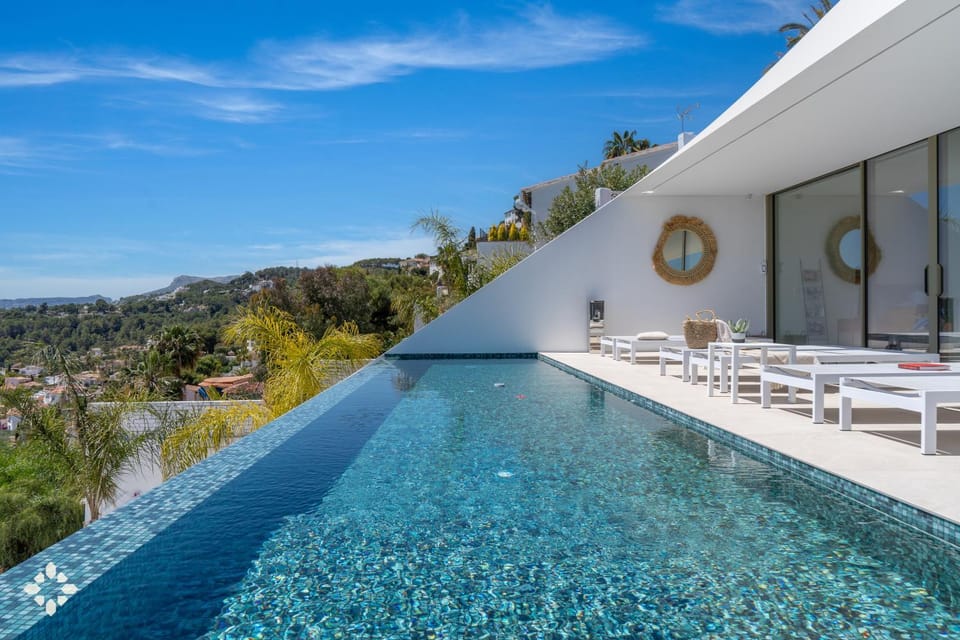 Property building, Day, Balcony/Terrace, Pool view, Swimming pool, sunbed