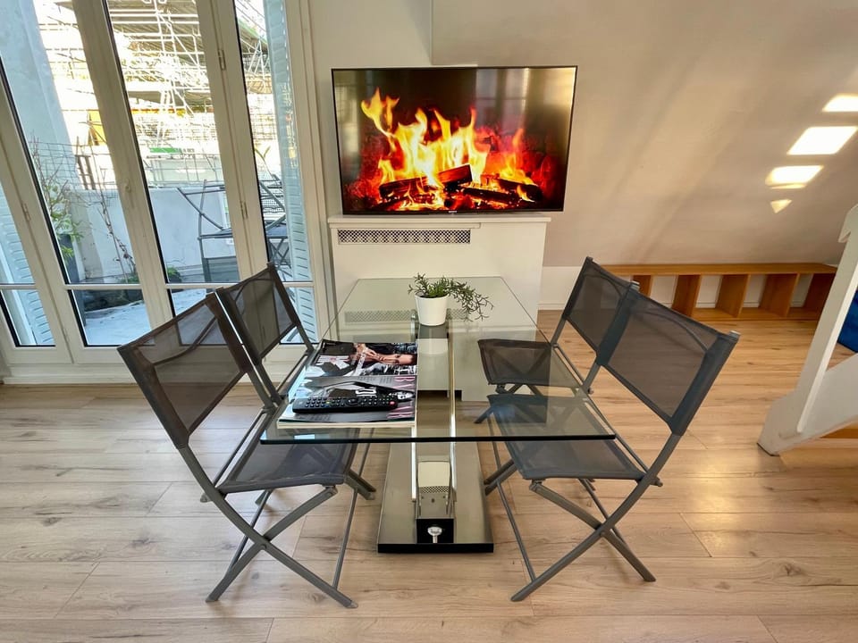 TV and multimedia, Dining area