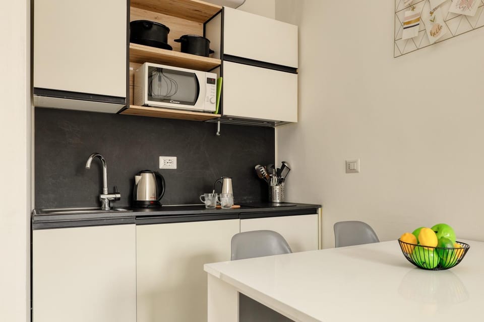 Kitchen or kitchenette, Dining area, stove