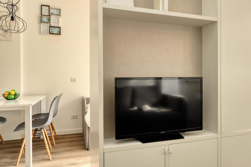 TV and multimedia, Living room, Seating area, Dining area