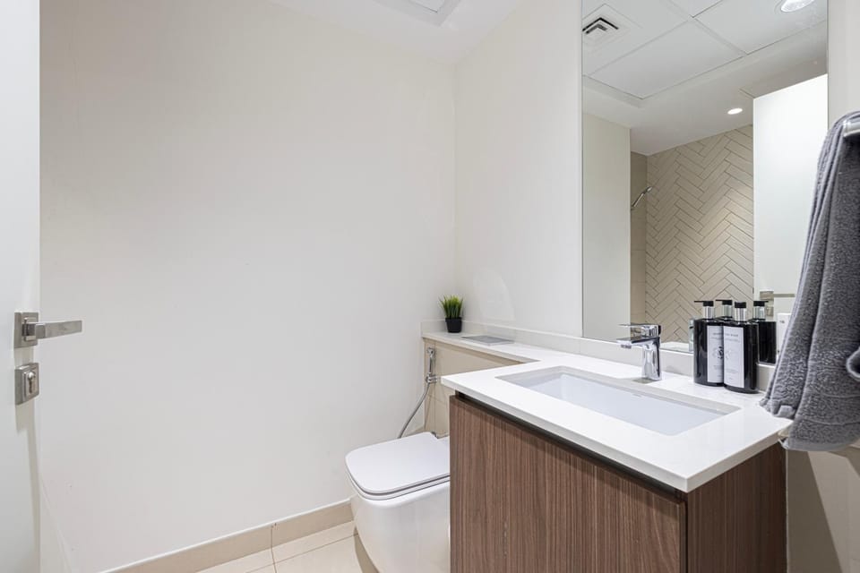 Poolview Studio شقة at Al Zahia - Sunset Escape Apartment in Al Sharjah